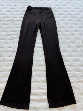 Lululemon Groove Super-High-Rise Flared Pant (Nulu fabric)
